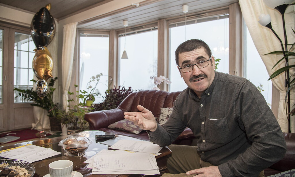 DÅRLIG NATTESØVN: Abdul Basir Amri fra Asker forteller om dårlig nattesøvn etter at han oppdaget hvor dyr strømavtalen hans med Kraft1 kan bli. Foto: Hans Arne Vedlog / Dagbladet DÅRLIG NATTESØVN: Abdul Basir Amri fra Asker forteller om dårlig nattesøvn etter at han oppdaget hvor dyr strømavtalen hans med Kraft1 kan bli. Foto: Hans Arne Vedlog / Dagbladet