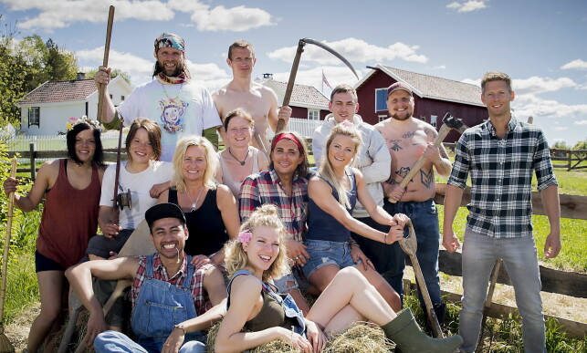 TV-AKTUELLE: Sesong to av «Farmen Kjendis» startet på tv denne uka. Her med Aune Sand, Franke Løke , Stian Thorbjørnsen, Erlend Elias , Dennis Vareide , Stian Sandø, Lene Elise Bergum, Inga Berit Lein, Martine Ek Hagen , Johanne Thybo Hansen, Kristine Thybo Hansen og Maiken Wahlstrøm Nilssen ( i trillebåra). Foto: Bjørn Langsem / Dagbladet TV-AKTUELLE: Sesong to av «Farmen Kjendis» startet på tv denne uka. Her med Aune Sand, Franke Løke , Stian Thorbjørnsen, Erlend Elias , Dennis Vareide , Stian Sandø, Lene Elise Bergum, Inga Berit Lein, Martine Ek Hagen , Johanne Thybo Hansen, Kristine Thybo Hansen og Maiken Wahlstrøm Nilssen ( i trillebåra). Foto: Bjørn Langsem / Dagbladet