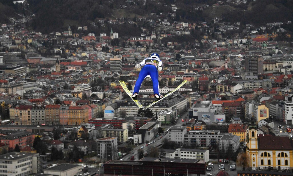 UTSIKT: Hopperne har god utsikt over Innsbruck når de hopper i Bergiselbakken. Men det fikk ikke amerikanerne oppleve i går. Foto: NTB scanpix UTSIKT: Hopperne har god utsikt over Innsbruck når de hopper i Bergiselbakken. Men det fikk ikke amerikanerne oppleve i går. Foto: NTB scanpix