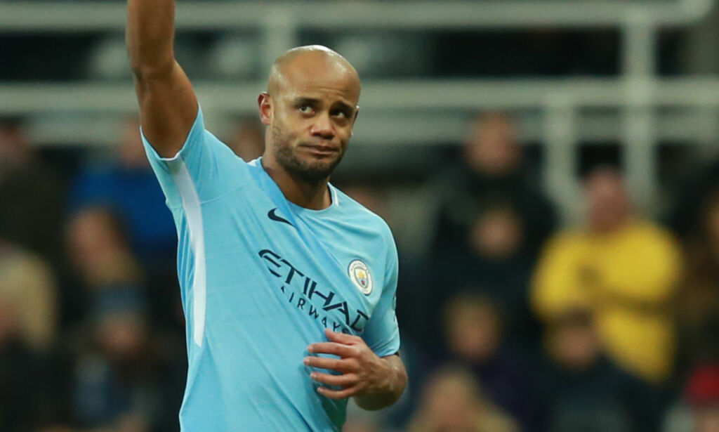 image: Kompany med oppfordring til PL-klubbene: - Senk billettprisene