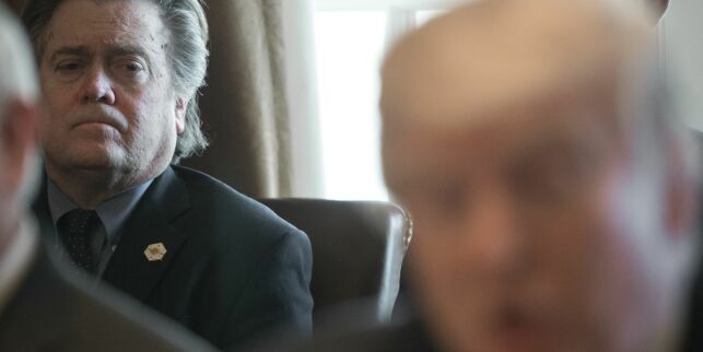 image: Steve Bannon angrer og hyller Trump og sønnen