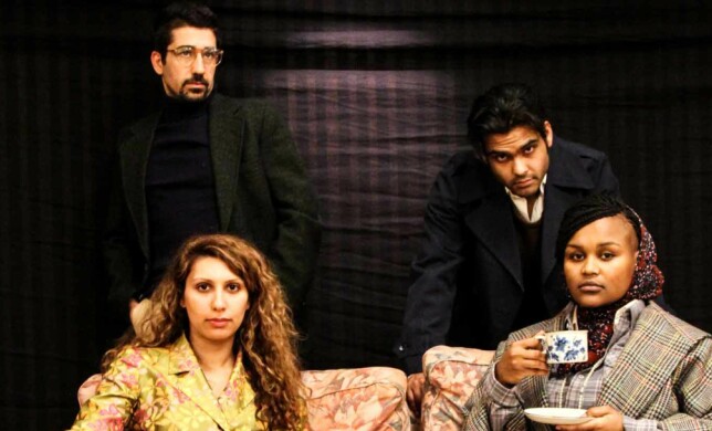 FERDIGE: Skuespillere Sara Khorami, Kadir Talabani, Judy Nyambura Karanja og Thomas Bipin Olsen har alle vært gjennom «Det multinorske». Det Norske Teatret FERDIGE: Skuespillere Sara Khorami, Kadir Talabani, Judy Nyambura Karanja og Thomas Bipin Olsen har alle vært gjennom «Det multinorske». Det Norske Teatret