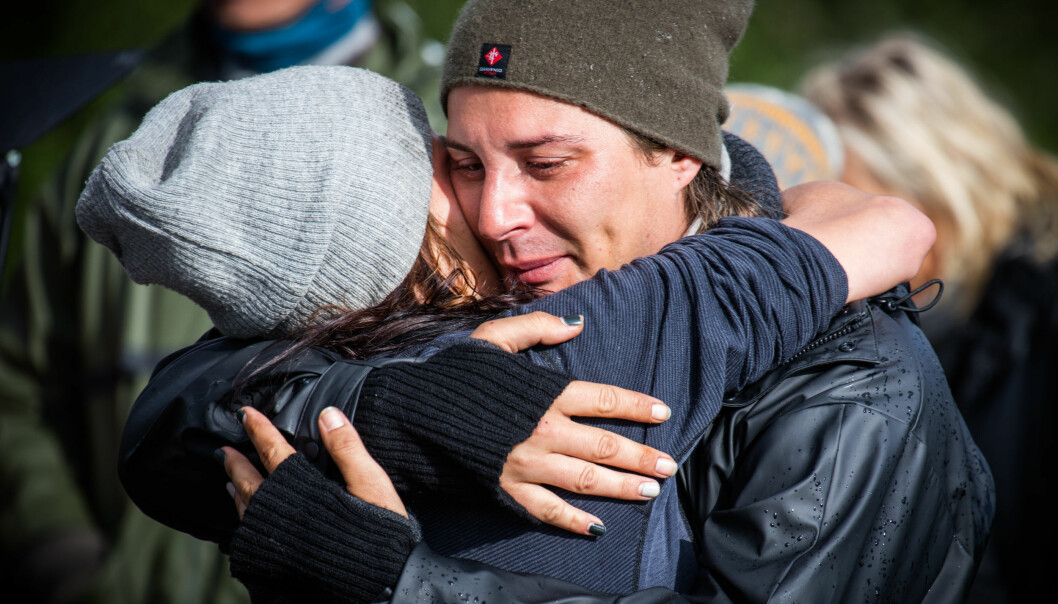 TRIST: Erlend Elias og Kristine ble gode venner inne på gården. Det ble en sterk avskjed da «Jegertvillingen» måtte hjem. Foto: Alex Iversen, TV 2 TRIST: Erlend Elias og Kristine ble gode venner inne på gården. Det ble en sterk avskjed da «Jegertvillingen» måtte hjem. Foto: Alex Iversen, TV 2
