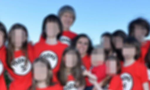 image: Kledde alle barna likt og holdt dem borte fra folk. Datter (17) rømte gjennom vindu og varslet politiet