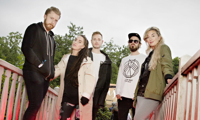 Lo med Highasakite: F.v. Øystein Skar, Ingrid Helene Håvik, Trond Bersu, Kristoffer Lo og Marte Eberson. Roskildefestivalen 2016. Foto: Kristian Ridder-Nielsen/Dagbladet Lo med Highasakite: F.v. Øystein Skar, Ingrid Helene Håvik, Trond Bersu, Kristoffer Lo og Marte Eberson. Roskildefestivalen 2016. Foto: Kristian Ridder-Nielsen/Dagbladet