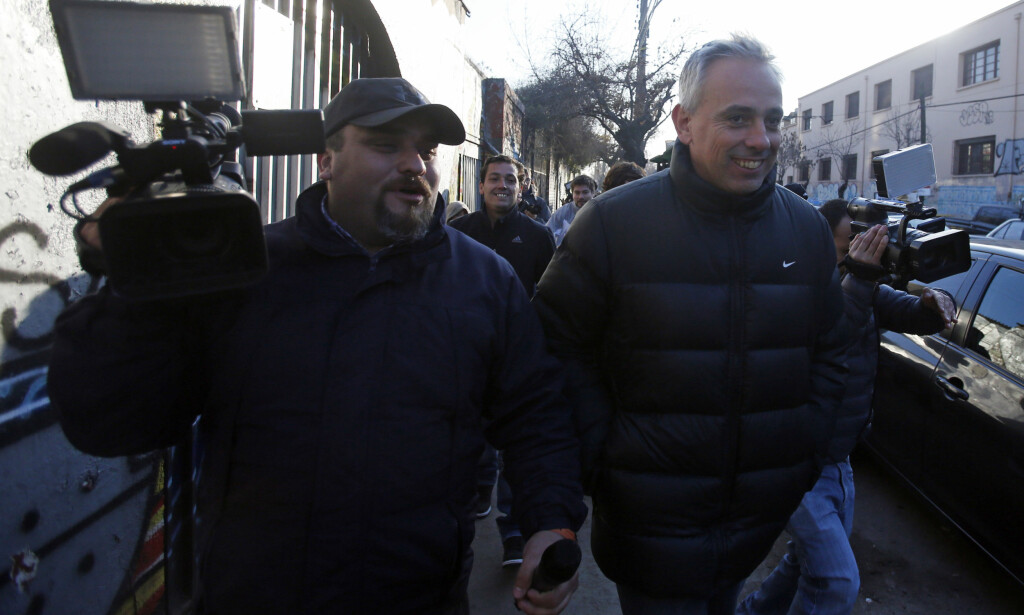 SANCHEZ' AGENT: Fernando Felicevich (til høyre). Foto: AP Photo/Luis Hidalgo/NTB Scanpix SANCHEZ' AGENT: Fernando Felicevich (til høyre). Foto: AP Photo/Luis Hidalgo/NTB Scanpix