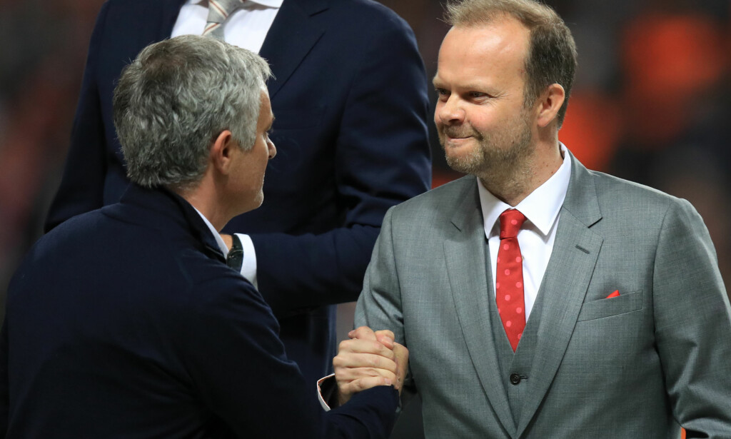 FORNØYDE: Woodward og Mourinho gratulerer hverandre etter seieren i Europa League-finalen, Manchester Uniteds største trofé siden Woodward tok over. Foto: NTB Scanpix FORNØYDE: Woodward og Mourinho gratulerer hverandre etter seieren i Europa League-finalen, Manchester Uniteds største trofé siden Woodward tok over. Foto: NTB Scanpix