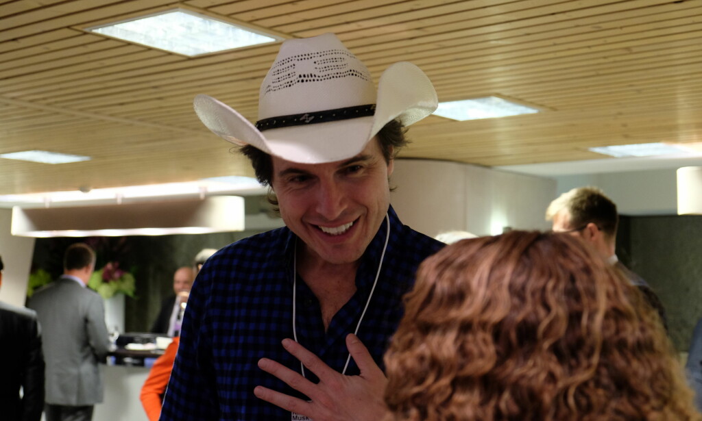 VEKKET OPPSIKT: Han lever i skyggen av sin verdenskjente storebror, men er i det minste ikke redd for å bli sett. For Kimbal Musk, eller «den fyren i cowboyhatt» - som han ble kalt, vekket oppsikt blant verdenseliten i Davos denne uka. Foto: Nicolai Eriksen VEKKET OPPSIKT: Han lever i skyggen av sin verdenskjente storebror, men er i det minste ikke redd for å bli sett. For Kimbal Musk, eller «den fyren i cowboyhatt» - som han ble kalt, vekket oppsikt blant verdenseliten i Davos denne uka. Foto: Nicolai Eriksen