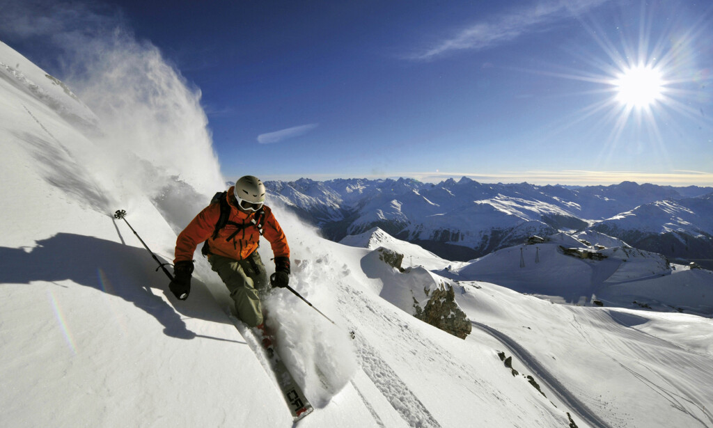 SKI-DESTINASJON: Når verdenseliten ikke er opptatt av viktige møter, politiske diskusjoner og nettverksbygging i Davos, er det ikke uvanlig å finne en del av dem i den sveitsiske fjellsiden med ski på beina. Illustrasjonsfoto: Christian Perret / Destination Davos Klosters / AP / NTB Scanpix SKI-DESTINASJON: Når verdenseliten ikke er opptatt av viktige møter, politiske diskusjoner og nettverksbygging i Davos, er det ikke uvanlig å finne en del av dem i den sveitsiske fjellsiden med ski på beina. Illustrasjonsfoto: Christian Perret / Destination Davos Klosters / AP / NTB Scanpix