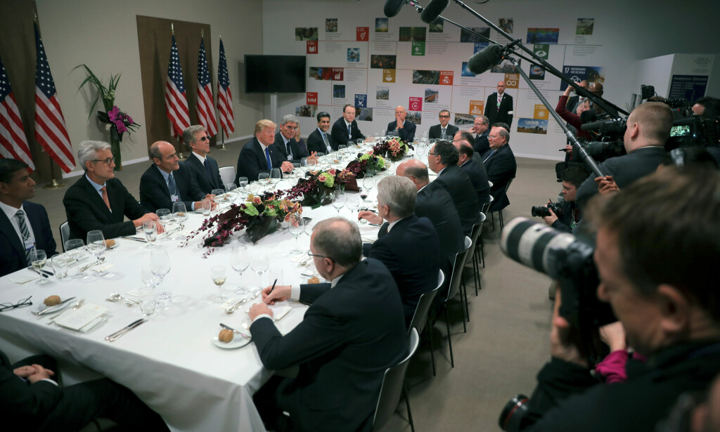 Statoil-sjef Eldar Sætre var en av 15 toppledere som ble invitert til en privat middag sammen med USAs president Donald Trump i Davos. Foto: Carlos Barria / Reuters / NTB Scanpix Statoil-sjef Eldar Sætre var en av 15 toppledere som ble invitert til en privat middag sammen med USAs president Donald Trump i Davos. Foto: Carlos Barria / Reuters / NTB Scanpix