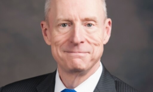 PESSIMISTISK: Den amerikanske kjemikeren William Carroll tror det meste av Teslaen vil smuldre opp relativt raskt. Foto: American Chemical Society PESSIMISTISK: Den amerikanske kjemikeren William Carroll tror det meste av Teslaen vil smuldre opp relativt raskt. Foto: American Chemical Society