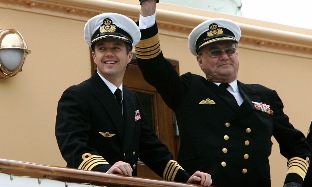 AVBRUTT SITT OPPHOLD: Kronprins Frederik har forlatt Sør-Korea og er fredag på vei hjem til Danmark. Her er han avbildet med sin far, prins Henrik, i 2005. Foto: NTB Scanpix AVBRUTT SITT OPPHOLD: Kronprins Frederik har forlatt Sør-Korea og er fredag på vei hjem til Danmark. Her er han avbildet med sin far, prins Henrik, i 2005. Foto: NTB Scanpix