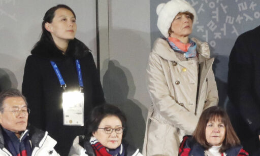 image: Her står Kim Yo-jong få meter unna USAs visepresident Mike Pence