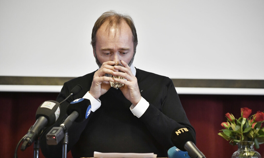 NERVØS: Trond Giske innrømmer at han var nervøs da han skulle holde tale under konstitueringen av Orkland AP. Foto: Lars Eivind Bones / Dagbladet NERVØS: Trond Giske innrømmer at han var nervøs da han skulle holde tale under konstitueringen av Orkland AP. Foto: Lars Eivind Bones / Dagbladet