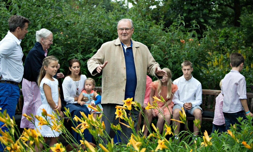 FAMILIEKJÆR: Prins Henrik sammen med store deler av den danske kongefamilien i 2015. Foto: NTB Scanpix FAMILIEKJÆR: Prins Henrik sammen med store deler av den danske kongefamilien i 2015. Foto: NTB Scanpix