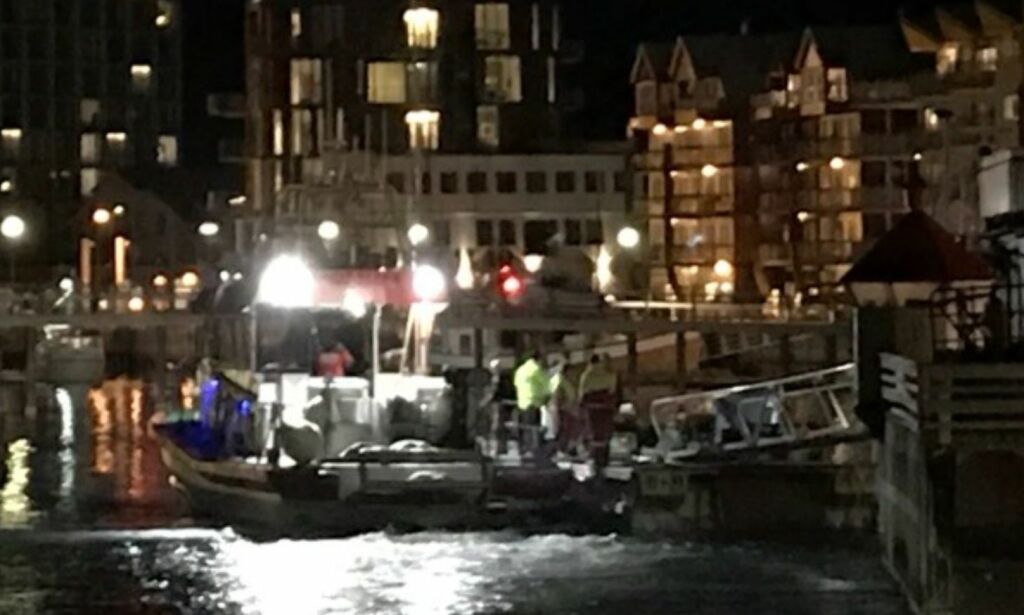 image: Småfly styrtet i sjøen ved flyplassen i Svolvær