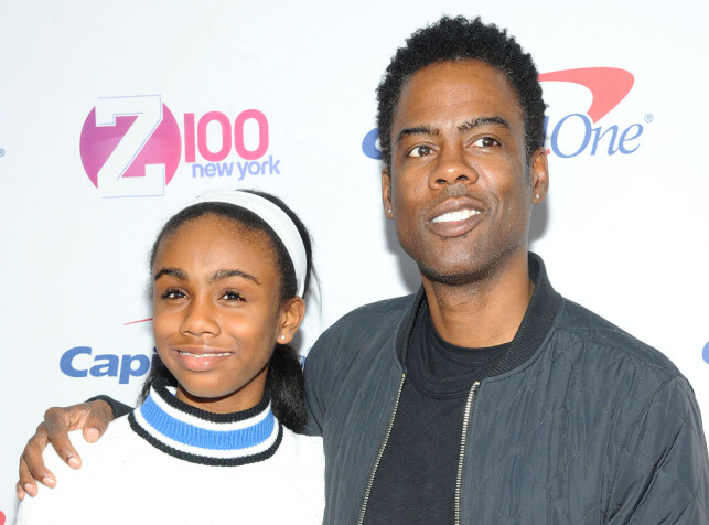 HAR TO DØTRE: Før Chris Rock og kona gikk hver til sitt, fikk de to døtre sammen. Her er komikeren avbildet sammen med én av dem - Zahra Savannah Rock. Foto: NTB Scanpix. HAR TO DØTRE: Før Chris Rock og kona gikk hver til sitt, fikk de to døtre sammen. Her er komikeren avbildet sammen med én av dem - Zahra Savannah Rock. Foto: NTB Scanpix.
