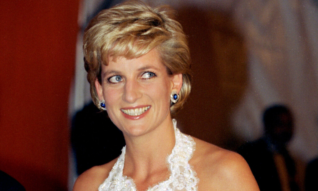 OMKOM: Etter at prinsesse Diana omkom i en bilulykke i Paris i 1997, startet en mangeårig høring for å komme til bunns i hva som skjedde. Paul Burrell ble under høringen blant annet anklaget av livvakten for å ha stjålet Dianas ring på likskuet i Paris. Foto: All Over Press. OMKOM: Etter at prinsesse Diana omkom i en bilulykke i Paris i 1997, startet en mangeårig høring for å komme til bunns i hva som skjedde. Paul Burrell ble under høringen blant annet anklaget av livvakten for å ha stjålet Dianas ring på likskuet i Paris. Foto: All Over Press.
