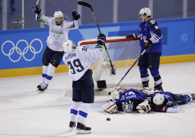 SENKET USA: Jan Mursak jubler etter at de sIo USA 3-2 etter tilleggstid. Sloveneren har vært het så langt i OL, men fem poeng på tre kamper. Han må Norge stoppe på tirsdag. Foto: David W Cerny / Reuters / NTB Scanpix SENKET USA: Jan Mursak jubler etter at de sIo USA 3-2 etter tilleggstid. Sloveneren har vært het så langt i OL, men fem poeng på tre kamper. Han må Norge stoppe på tirsdag. Foto: David W Cerny / Reuters / NTB Scanpix