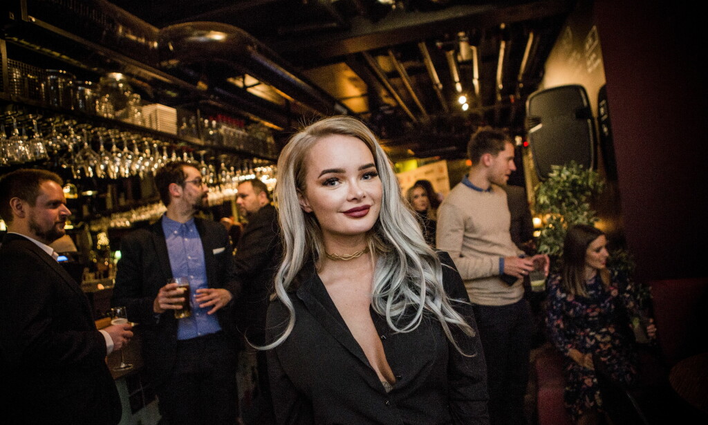 VITNE: Sophie Elise Isachsen forteller på bloggen sin at hun og kjæresten Kasper Kristoffersen ble vitne til mandagens knivstikking. Foto: Christian Roth Christensen / Dagbladet VITNE: Sophie Elise Isachsen forteller på bloggen sin at hun og kjæresten Kasper Kristoffersen ble vitne til mandagens knivstikking. Foto: Christian Roth Christensen / Dagbladet