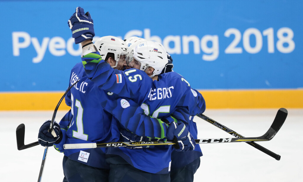 SLOVENSK LEDELSE: De slovenske spillerne jubler for 1-0 scoringen i første periode i ishockeykampen mellom Norge og Slovenia, men Norge kom tilbake og dro i land en 2-1-seier. Foto: Lise Åserud / NTB Scanpix SLOVENSK LEDELSE: De slovenske spillerne jubler for 1-0 scoringen i første periode i ishockeykampen mellom Norge og Slovenia, men Norge kom tilbake og dro i land en 2-1-seier. Foto: Lise Åserud / NTB Scanpix
