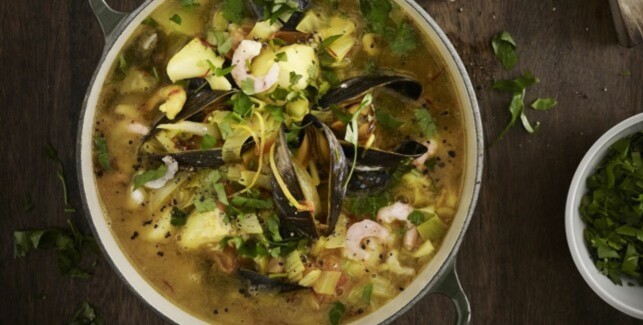 BOUILLABAISSE: En mettende og varmende fiskesuppe som kan tilsettes fisk og grønnsaker etter egen smak. Foto: MAGGI BOUILLABAISSE: En mettende og varmende fiskesuppe som kan tilsettes fisk og grønnsaker etter egen smak. Foto: MAGGI