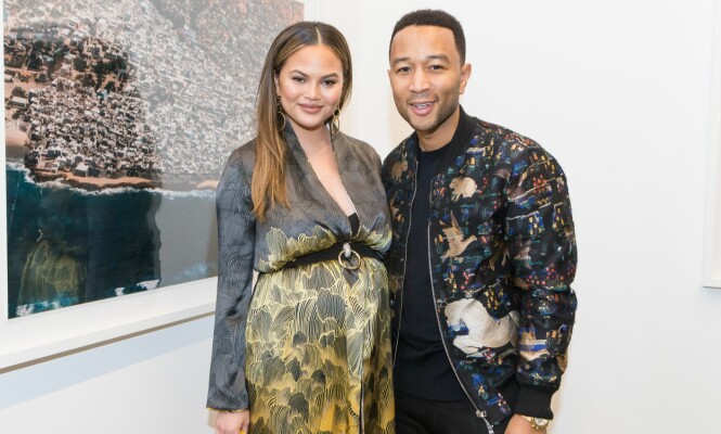 VENTER BARN IGJEN: Her er paret sammen sist uke på et kunstgalleri i Los Angeles. Om fire måneder blir de foreldre til en liten gutt. Foto: NTB Scanpix VENTER BARN IGJEN: Her er paret sammen sist uke på et kunstgalleri i Los Angeles. Om fire måneder blir de foreldre til en liten gutt. Foto: NTB Scanpix