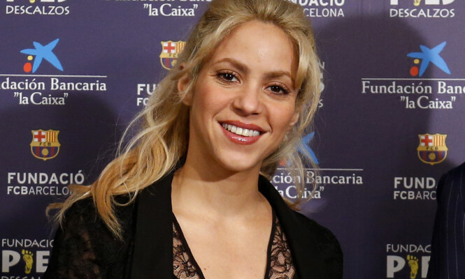 BYGGER SKOLER: Her er sangeren på Camp Nou stadium i Barcelona under en presentasjon av et nytt prosjekt om å bygge en skole i Barranquilla i Colombia. FOTO: NTB Scanpix BYGGER SKOLER: Her er sangeren på Camp Nou stadium i Barcelona under en presentasjon av et nytt prosjekt om å bygge en skole i Barranquilla i Colombia. FOTO: NTB Scanpix
