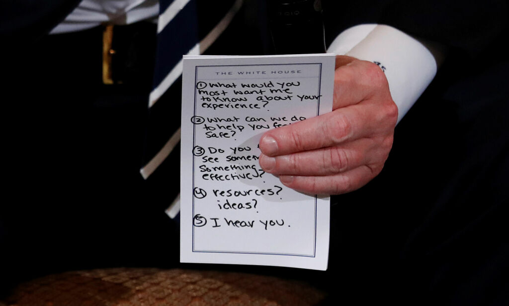image: Trumps jukselapp avslørt: «Jeg hører dere»