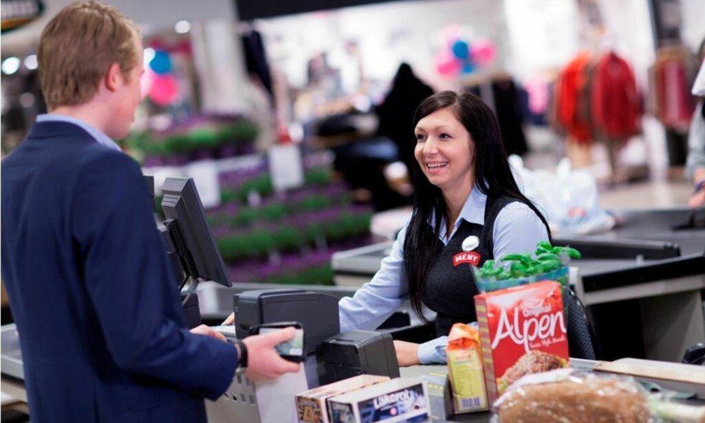 image: Rema 1000 taper kunder, Coop satster på lavprissegmentet
