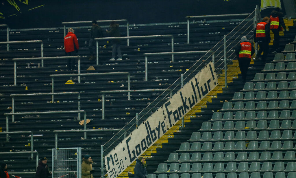 image: Normalt er det stappfullt her: Rasende supportere boikotter kamper
