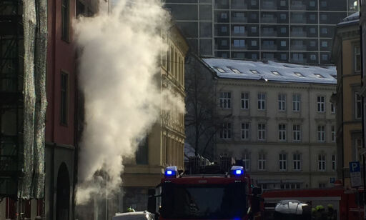 image: Kraftig brann i boligbygg i Urtegata