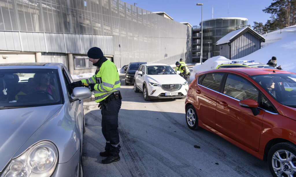 KONTROLL: UP-leder Stig Inge Bakken og hans kolleger i aksjon på Gardermoen. KONTROLL: UP-leder Stig Inge Bakken og hans kolleger i aksjon på Gardermoen.