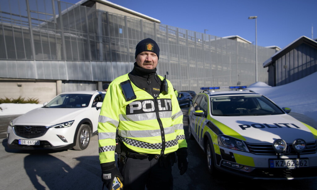 FOREBYGGENDE VIRKSOMHET: - Å være synlig og til stede er en viktig del av politiets arbeid, sier Stig Inge Bakken i utrykningspolitiet. FOREBYGGENDE VIRKSOMHET: - Å være synlig og til stede er en viktig del av politiets arbeid, sier Stig Inge Bakken i utrykningspolitiet.