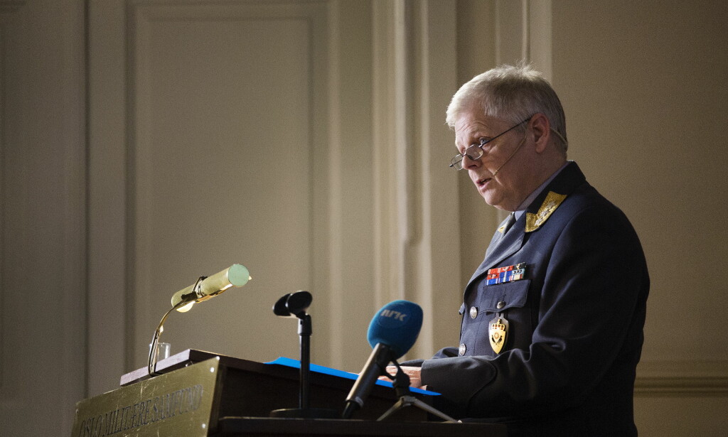 FOREDRAG: Sjef for E-tjenesten, Morten Haga Lunde, holdt foredrag for Oslo Militære Samfund mandag kveld. Foto: Henning Lillegård / Dagbladet FOREDRAG: Sjef for E-tjenesten, Morten Haga Lunde, holdt foredrag for Oslo Militære Samfund mandag kveld. Foto: Henning Lillegård / Dagbladet