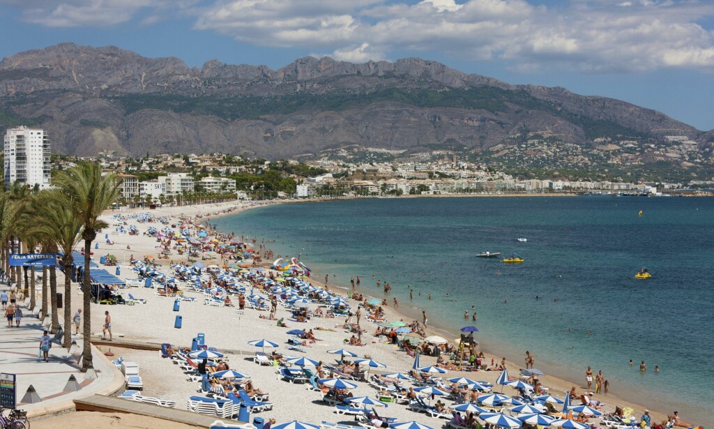STRANDLIV: Costa Blancas strender kommer
i alle størrelser og fasonger. Stranden i Albir
er en favoritt og populær i sommermånedene. Foto: Shutterstock / NTB Scanpix STRANDLIV: Costa Blancas strender kommer
i alle størrelser og fasonger. Stranden i Albir
er en favoritt og populær i sommermånedene. Foto: Shutterstock / NTB Scanpix