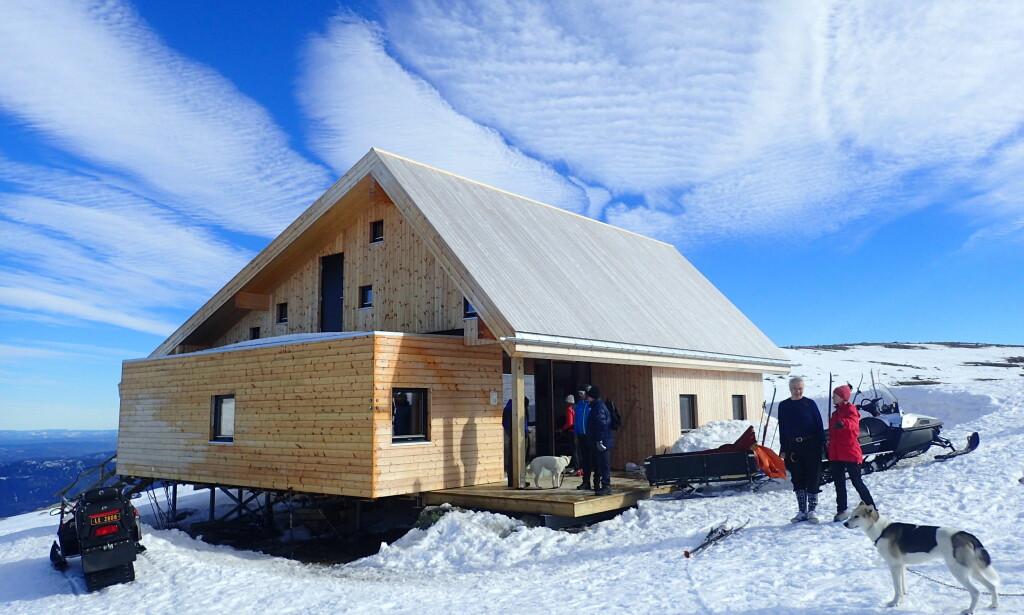 KLAR FOR PÅSKEGJESTENE: Nye Høgevarde på Norefjell er kanskje ikke slik du kjenner DNT-hyttene i fjellet? Foto: Anne Gallefos Wollertsen/Turistforeningen KLAR FOR PÅSKEGJESTENE: Nye Høgevarde på Norefjell er kanskje ikke slik du kjenner DNT-hyttene i fjellet? Foto: Anne Gallefos Wollertsen/Turistforeningen
