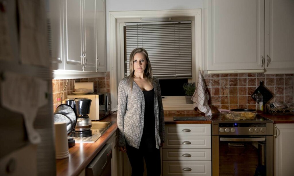 BLE LURT: Carina (31) fikk sjokk da hun fant ut at hun var skyldig flere hundretusen kroner til ulike banker. Nå er eksen dømt for grovt bedrageri og identitetskrenkelser. Foto: Siv Johanne Seglem / Dagbladet BLE LURT: Carina (31) fikk sjokk da hun fant ut at hun var skyldig flere hundretusen kroner til ulike banker. Nå er eksen dømt for grovt bedrageri og identitetskrenkelser. Foto: Siv Johanne Seglem / Dagbladet