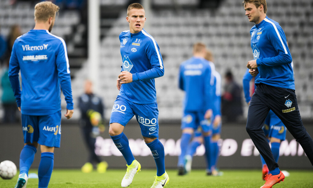 FRAMTIDIG KAPTEIN?: Både Ole Gunnar Solskjær og Molde-supporterne ser ledergenskaper i Leo Skiri Østigård (i midten).
Foto: Jon Olav Nesvold / NTB scanpix FRAMTIDIG KAPTEIN?: Både Ole Gunnar Solskjær og Molde-supporterne ser ledergenskaper i Leo Skiri Østigård (i midten).
Foto: Jon Olav Nesvold / NTB scanpix