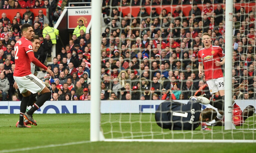 SELVMÅL: Eric Bailly sendte ballen i eget nett. Foto: NTB Scanpix SELVMÅL: Eric Bailly sendte ballen i eget nett. Foto: NTB Scanpix
