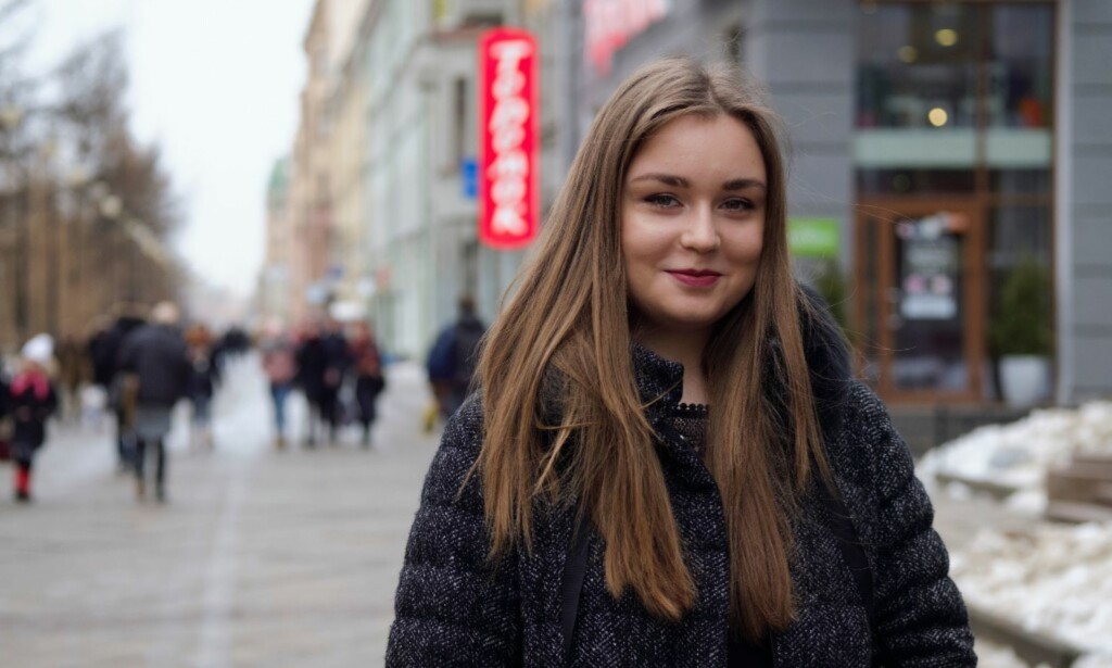 KOMMUNIST: Daria Sidorova (20) støtter den nye kandidaten til kommunistene, Pavel Grudinin, i søndagens valg. Foto: Sergey Grachev / Dagbladet KOMMUNIST: Daria Sidorova (20) støtter den nye kandidaten til kommunistene, Pavel Grudinin, i søndagens valg. Foto: Sergey Grachev / Dagbladet