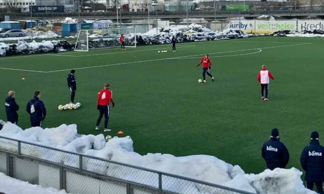 image: Lagerbäck med bisarr trening