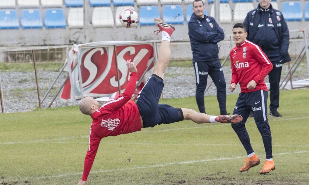 BRASSESPARK: Tore Reginiussen var i storfom på formiddagens trening i Tirana. Foto: Vidar Ruud / NTB scanpix BRASSESPARK: Tore Reginiussen var i storfom på formiddagens trening i Tirana. Foto: Vidar Ruud / NTB scanpix