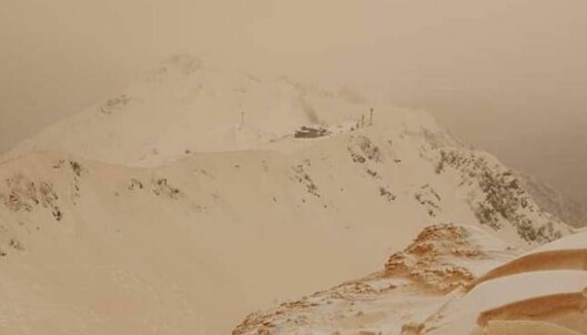 «Blodsnø» falt over Russland: - Som å stå på ski på Mars «Blodsnø» falt over Russland: - Som å stå på ski på Mars