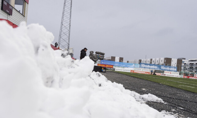 VANSKELIGE FORHOLD: Under det som skulle vært serieåpningen mellom Ranheim og Brann. Foto: Ned Alley / NTB scanpix VANSKELIGE FORHOLD: Under det som skulle vært serieåpningen mellom Ranheim og Brann. Foto: Ned Alley / NTB scanpix