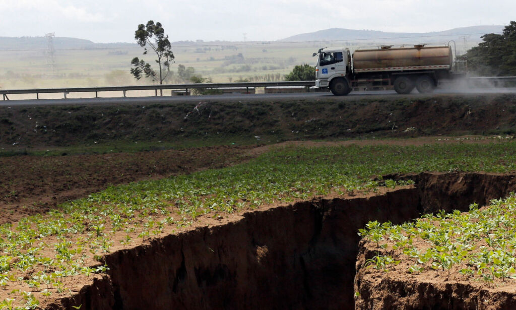 image: Over natta dukket en flere kilometer lang sprekk opp i «menneskehetens vogge»