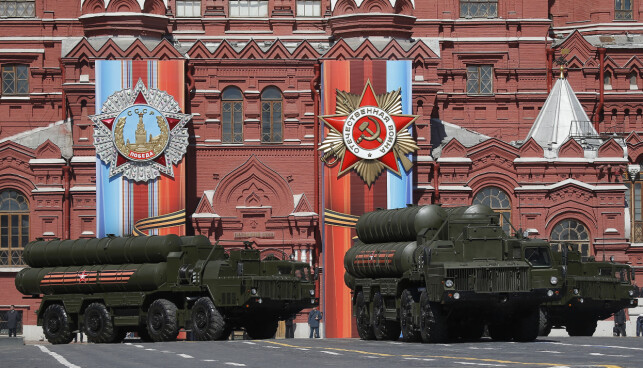 Rakettbatteriene: Disse mobile rakettbatteriene av typen S-400 har Russland plassert i nord-vestlige deler av Syria. Foto: NTB Scanpix Rakettbatteriene: Disse mobile rakettbatteriene av typen S-400 har Russland plassert i nord-vestlige deler av Syria. Foto: NTB Scanpix