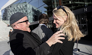 GJENSYN: «Operafantomet» Per Sundnes kaster seg over musikalprodusent i Scene Kvelder, Karianne Jæger, utenfor Operaen. Foto: Tomm W. Christiansen GJENSYN: «Operafantomet» Per Sundnes kaster seg over musikalprodusent i Scene Kvelder, Karianne Jæger, utenfor Operaen. Foto: Tomm W. Christiansen