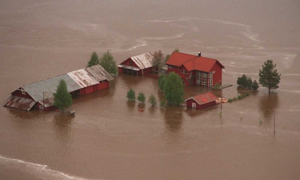 VESLEOFSEN: Sist det var storflom på Østlandet var i 1995. Skadene ble beregnet til 1,8 milliarder kroner. Som den gangen ligger det mye snø i fjellet i år, og være framover vil avgjøre hvor stor vårflommen blir. Foto: Jon Eeg / NTB Scanpix VESLEOFSEN: Sist det var storflom på Østlandet var i 1995. Skadene ble beregnet til 1,8 milliarder kroner. Som den gangen ligger det mye snø i fjellet i år, og være framover vil avgjøre hvor stor vårflommen blir. Foto: Jon Eeg / NTB Scanpix