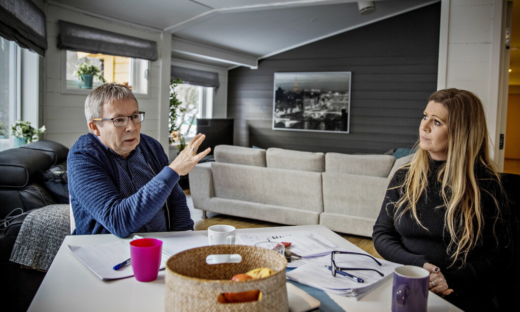 SVARER: Psykolog Lars Broch er veileder og Birthe Augestad Nilsen er leder for Vestlundveien ungdomssenter i Fyllingsdalen i Bergen. Foto: Jørn H. Moen